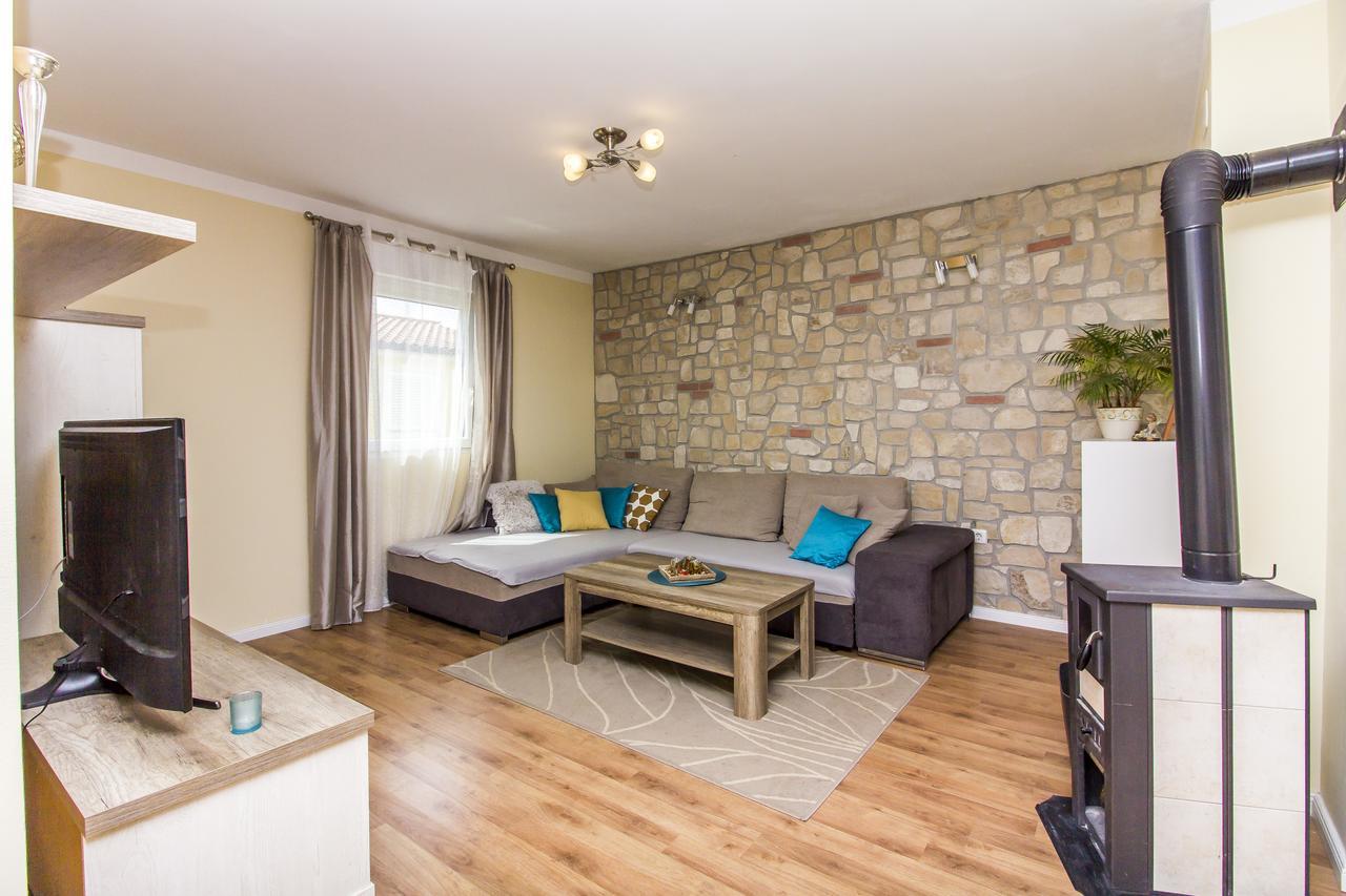 Appartamento Apartman Maxim Pola Esterno foto