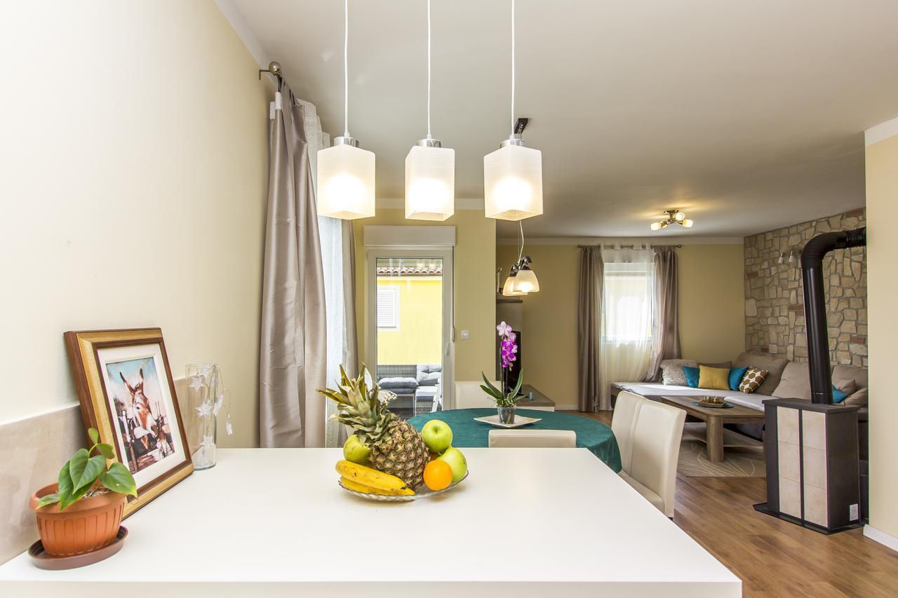 Appartamento Apartman Maxim Pola Esterno foto