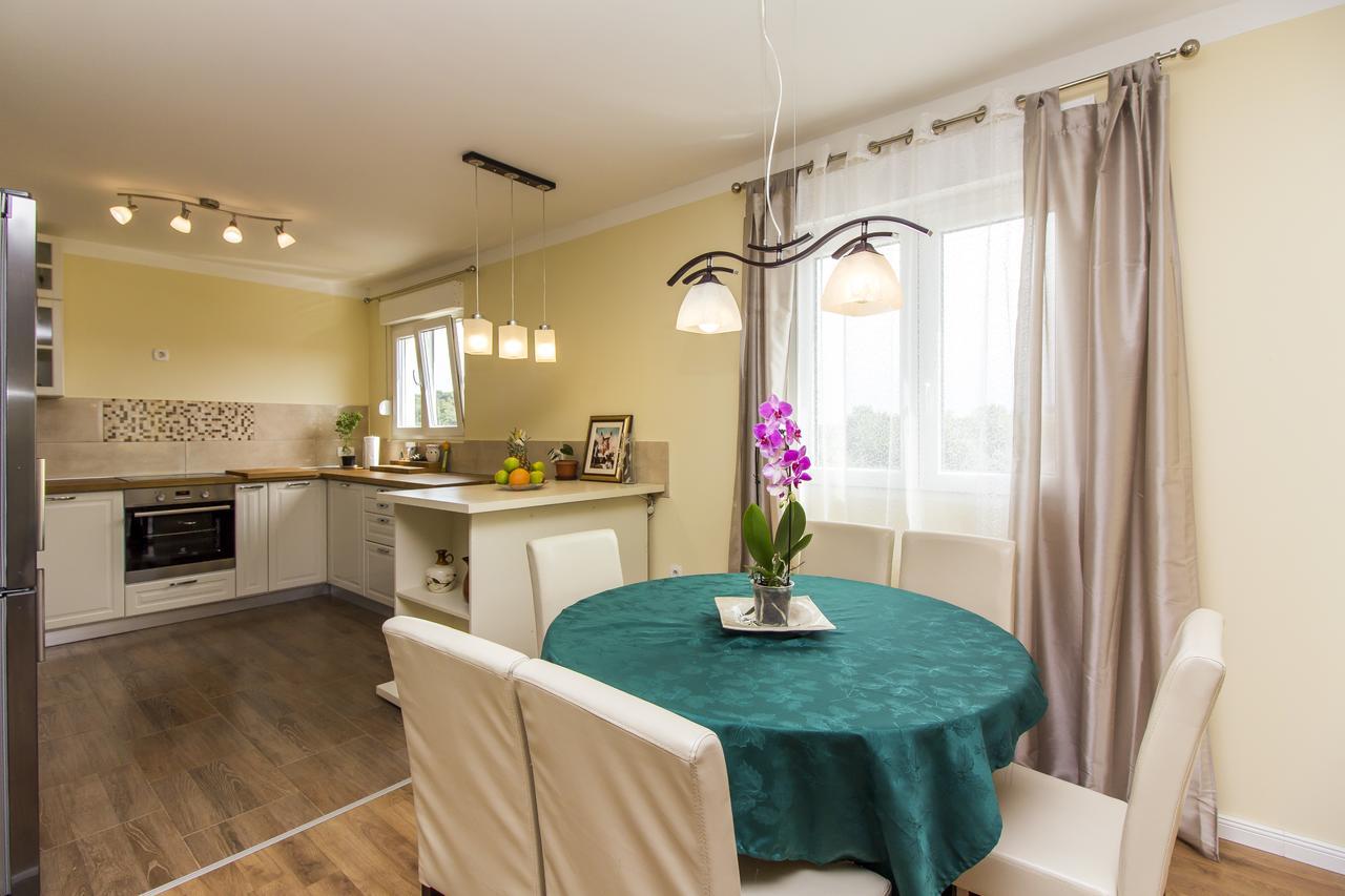 Appartamento Apartman Maxim Pola Esterno foto