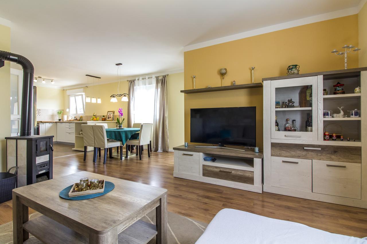 Appartamento Apartman Maxim Pola Esterno foto