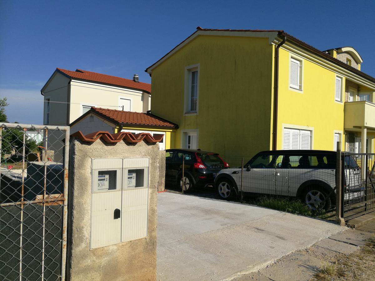 Appartamento Apartman Maxim Pola Esterno foto